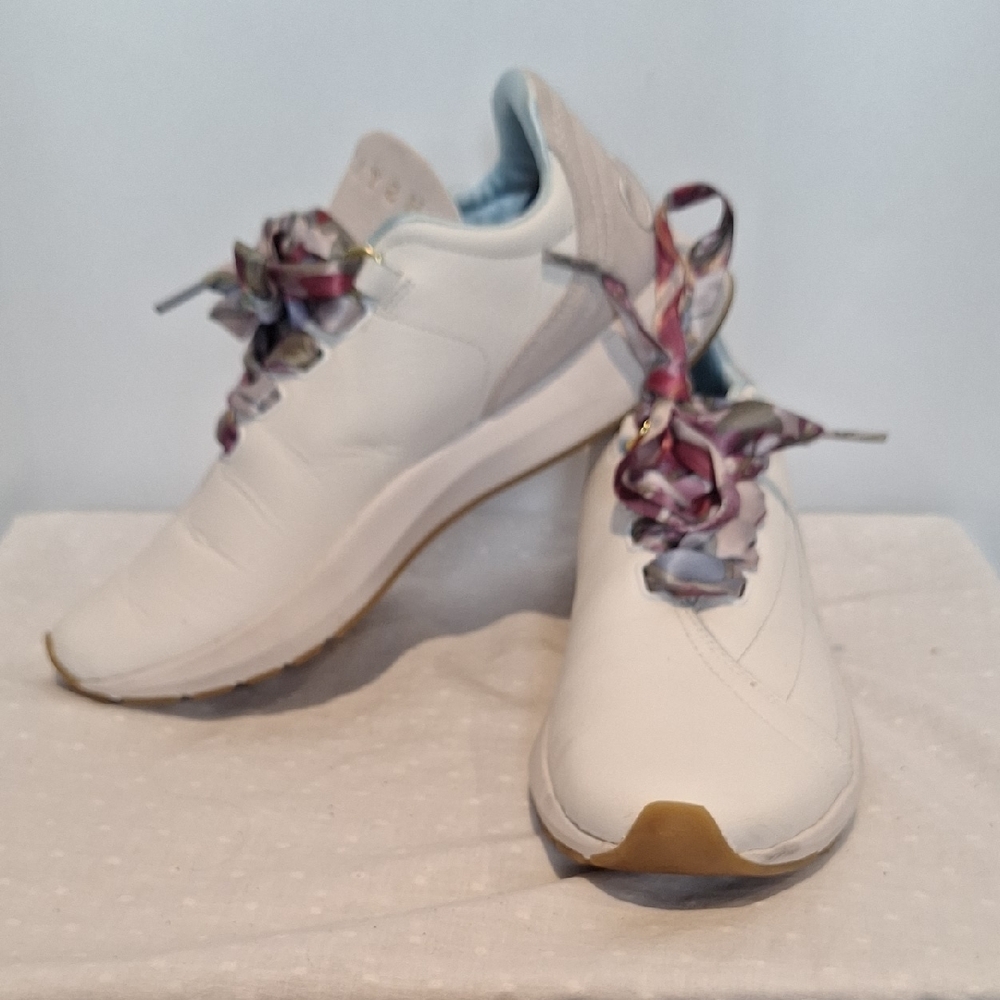 SAYSH White Tennis Shoe Size 7.5